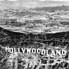 Hollywoodland, Los Angeles | Le lettere che compongono la scritta HOLLYWOODLAND furono erette nel 1923 per promuovere lo sviluppo urbanistico sulle colline di Hollywood nel distretto di Los Angeles. Nel 1949 la Hollywood Chamber of Commerce decise di riparare la scritta e rimuovere la parola LAND