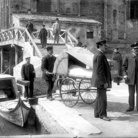 Tomaso Filippi, Venezia, Campo Santi Giovanni e Paolo, Croce Azzurra, prove di trasporto malati su una gondola, 1905-1907