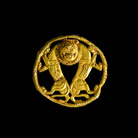 Medaglione in lamina, lavorato a sbalzo con leoni, Fine V secolo a.C., Kurdistan (Iran occidentale), Oro, Diametro 5.5 x 1.5 cm, Peso 12 gr | Photo © Gianluca Baronchelli