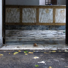 Michelangelo Pistoletto, Leoncini, 1986, quattro elementi di travertino spagnolo, ciascuno cm 80x30x30. Carrara, Laboratori Artistici Nicoli