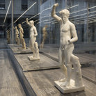 Veduta della mostra “Serial Classic”, co-curata da Salvatore Settis e Anna Anguissola. Fondazione Prada Milano, 2015. Foto Attilio Maranzano. Courtesy Fondazione Prada