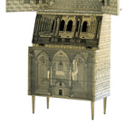 Trumeau-bar “Architettura”, Piero Fornasetti. Legno e ottone. Stampato e laccato a mano. Originariamente disegnato da Gio Ponti, fu poi modificato da Piero Fornasetti che per la sua piccola produzione preferì conferirgli un aspetto più squadrato. Courtesy Fornasetti