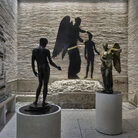 A Brescia Francesco Vezzoli dà nuova vita al mito, nel dialogo tra la Vittoria Alata e l'Idolino di Pesaro