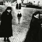 Mario Giacomelli. Il fotografo e il poeta, Milano, Palazzo Reale, Dal 22 maggio al 7 settembre 2025 | Mario Giacomelli, Scanno,1957-1959 | © Archivio Mario Giacomelli, Senigallia