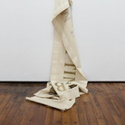 Giulio Paolini, Quam raptim ad sublimia, 1969, Vernice su tessuto di cotone Striscione, 420x 65 cm, Misure complessive variabili | Foto: Antonio Maniscalco