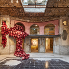 Chi esce entra. A Tribute Exhibition to a Disappearing Building