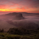 Daniel Sands, Corfe Castle, Isle of Purbeck, Dorset, Finalista all'Historic Photographer of the Year 2017 | Courtesy of Historic Photographer of the Year | © Daniel Sands
