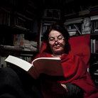 Carmela è sempre stata affascinata dallo studio della mente. Decide di iscriversi alla Facoltà di Filosofia, per studiarne i meccanismi “dribblando, così credevo, le insidie e le lungaggini di uno studio più scientifico, medico e psichiatrico, ma anche psicologico”. Invece passione ed interesse la conducono ai nessi tra la conoscenza e il cervello, a indagare come dal cervello nascano pensieri e linguaggio, emozioni e ricordi. Photo: Danilo Garcia Di Meo
