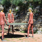 Roberto Barni, Atto muto rosso e oro, 2009, bronzo patinato e foglia d’oro, cm167x185. Radda in Chianti, Monterinaldi