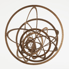 Aleksandr Rodčenko, Costruzione spaziale sospesa No. 9 Cerchio nel cerchio Dalla seconda serie di costruzioni spaziali sul principio di forme uguali chiamato “Superfici che riflettono la luce”, 1920-1921/1993, Compensato di legno di pesco, 90 x 80 x 85 cm / 35.43 x 31.5 x 33.46