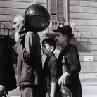 Robert Capa,  In coda per l'acqua in una via di Napoli, ottobre 1943 | Photograph by Robert Capa © International Center of Photography / Magnum - Collection of the Hungarian National Museum