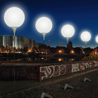 8000 glowing balloons, Berlino. © kulturprojekte berlin_whitevoid / christopher bauder — photo by daniel büche