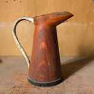 Joel Meyerowitz, Wood Grained Pitcher, dal libro Morandi's Objects, The Complete Archive of Casa Morandi, 2015 - 2026 Bologna | &copy; Joel Meyerowitz | Immagini courtesy e pubblicato da Damiani Books