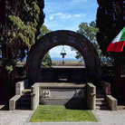 1921 | Cerimonia del Milite Ignoto La salma di un soldato sconosciuto, scelta da una madre di guerra, parte con un convoglio speciale in direzione di Roma, per essere tumulata al Vittoriano | Tomba dei Militi Ignoti, Aquileia | Foto: © Gianluca Baronchelli