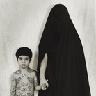 Shirin Neshat, Senza titolo, 1996, Gelatin silver print, 149 x 107 cm, Collezione Pierluigi e Natalina Remotti