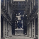 Fotografo non identificato, Ricostruzione della cella media del tempio di Giove Capitolino da un disegno a tempera di Augusto Trabacchi su indicazioni di Giuseppe Gatteschi, novembre 1917 , Gelatina bromuro d’argento | Courtesy Museo di Roma, Archivio Fotografico