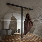 Kounellis | Warhol. La messa in scena della tragedia umana: la classicità di Jannis Kounellis e il pop di Andy Warhol