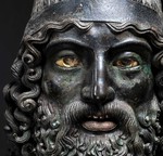 I BRONZI DI RIACE. Un percorso per immagini. Fotografie di Luigi Spina