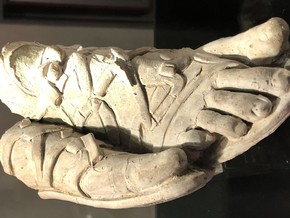 mostra Ai piedi degli dei. Le calzature dal mondo classico al contemporaneo
