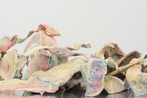 Laura White, Disobedient Bodies: Table piece, 2023. Impasto, tavolo e alluminio, 120x320x100 cm. On the Meaning of Gossip , British School at Rome 