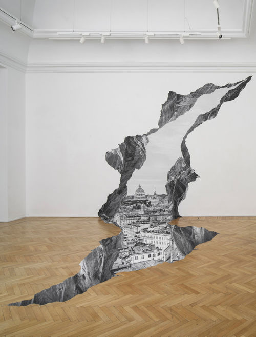 JR, Anamorphose, Rome 2023, four-colour recto printing UVLED on PVC-free, ALUFLOOR, aluminium adhesive with R11 anti-slip certification, 815 x 423,6 cm. I Ph. Giorgio Benni