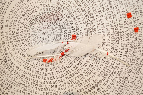 Letizia Cariello, Calendario Michele, scrittura a inchiostro e ricamo su lenzuolo intelaiato con inserti di piume, Ø 120 cm, 2017 