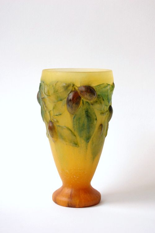 A. Walter, Vaso a decoro di prugne e foglie