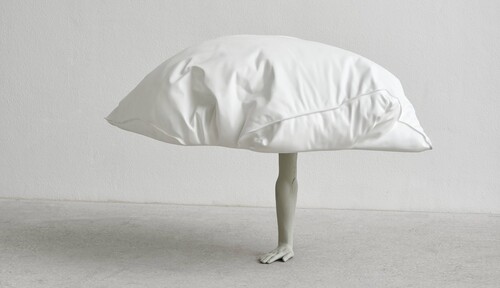 Erwin Wurm, Dreamer, One Arm, 2024, aluminium, paint, 92x148x93 cm. I Ph. Markus Gradwohl