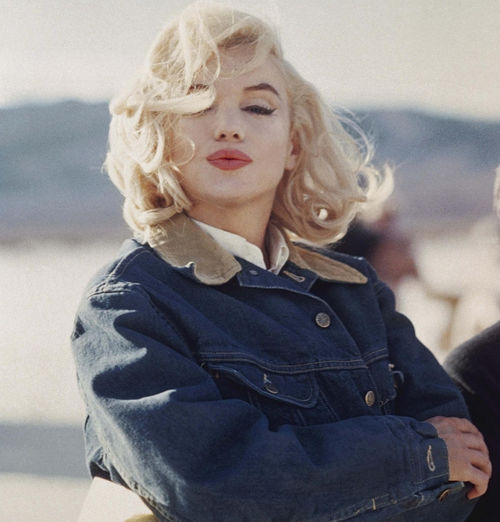 Eve Arnold, Marilyn Monroe in the Nevada desert during the filming of “The Misfits”. USA, 1960 © Eve Arnold / Magnum Photos