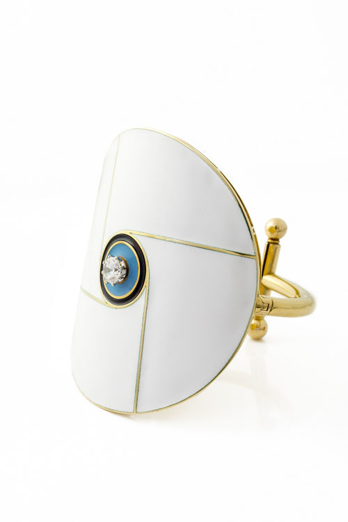 Gio’ Pomodoro, Bracciale, 1967, oro giallo, oro bianco, smalto, diamante. Collezione Fusari, Graffignana, Lodi
