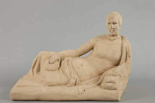 Coperchio figurato di una urnetta funeraria etrusca in pietra