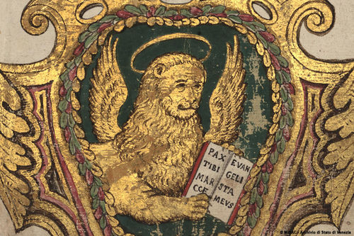 Stemma araldico d'azzurro al San Marco d'oro nimbato in figura di leone uscente da destra, reggente il libro aperto (1681- 1684)