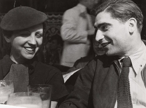Fred Stein, Gerda Taro and Robert Capa, Cafe de Dome, Paris 1936. Courtesy International Center of Photography