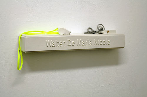 Italo Zuffi, A Master's Span (Walter De Maria Nicola), 2007. Ceramica, vernice spray, laccetto, cm. 10 x 50 x 10 circa   