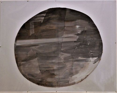 Lorenzo Polimeno, <em>Scudo grigio</em>, Cartone operato su tela, 2017 | Foto: Sergio Puce