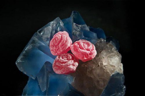 Cristalli di zucchero: un sorprendente incontro tra minerali e bonbon