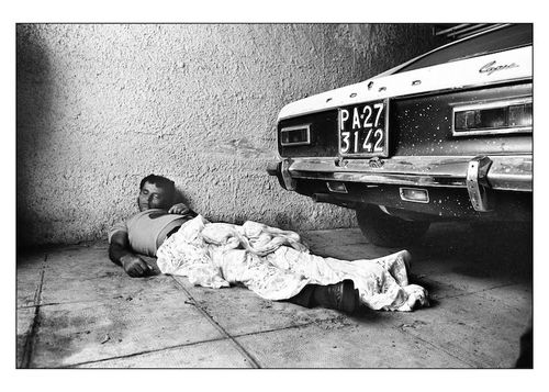 Letizia Battaglia, <em>Omicidio targato Palermo</em>, 1975&nbsp;<br />