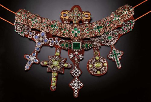 Collana superiore 1679 Totale gemme: 1533