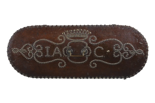 Giuseppe Camin, Custodia doppia per due violini appartenuta al conte Cozio legno rivestito di cuoio decorato a borchie, Torino, 1775-1800. Collezione Privata Giuseppe Camin, Custodia doppia per due violini appartenuta al conte Cozio legno rivestito di cuoio decorato a borchie, Torino, 1775-1800. Collezione Privata