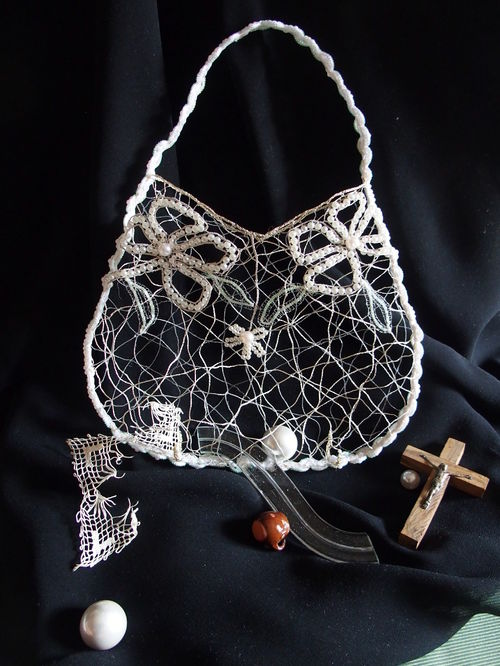 Maria Bissacco, <em>Borsa L&rsquo;Italia Oggi</em>, 2016, Bobbin lace, metal and&nbsp;polyamid wire, pearls, trimmings, 9.8 x 7.9&ldquo;<br />
