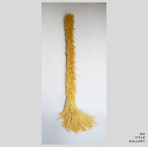 Federica Zianni, <em>Argo</em>, 2020, Ferro legno e laccio emostatico, 170 x 30 x 20 cm | Courtesy No Title Gallery