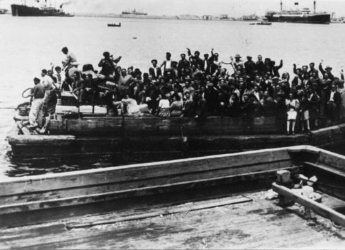 To departure of the ship Kadima, set sail from Pellestrina on 5 November 1947 with 794 people on board