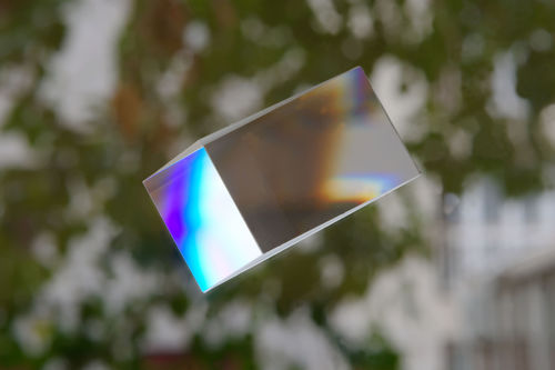 Ann Veronica Janssens, Untitled (Prism), 2013. Courtesy l’artista e Institut d’Art Contemporain, Villeurbanne/Rhône-Alpes I Ph. Blaise Adilon