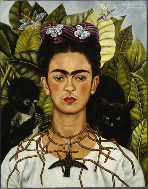 Frida Kahlo <em>Autoritratto con collana di spine e colibr&igrave;</em>, 1940, Olio su lamina metallica, 63.5 x 49.5 cm, Harry Ranson Center, USA, Riproduzione formato Modlight | &copy; Banco de M&eacute;xico Diego Rivera &amp; Frida Kahlo Museums Trust, M&eacute;xico D.F.