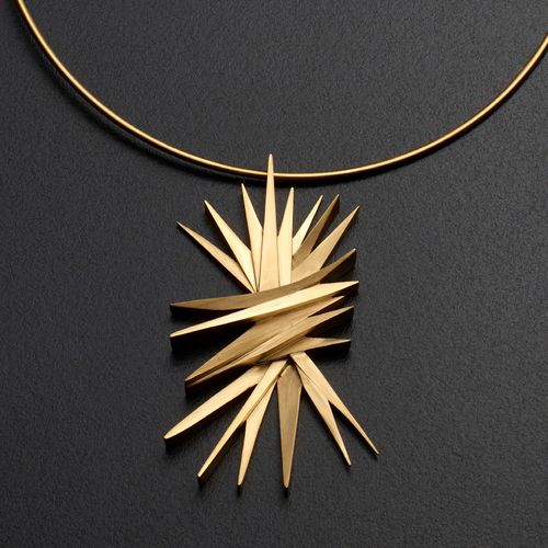 Pablo Atchugarry, <em>Energ&iacute;a vital</em>, 2024, Oro 18k, Edizione di 8 + PA | Courtesy Galleria d&rsquo;Arte Contini<br />