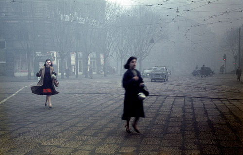 Cesare Colombo, Largo Cairoli, ore 8, 1956. Milano, Civico Archivio Fotografico, inv. COL 7