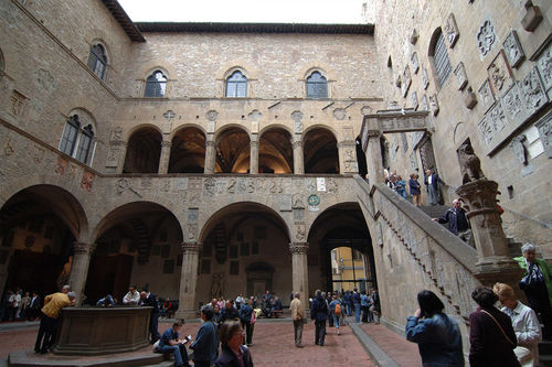 Museo Nazionale del Bargello, Firenze,&nbsp;cortile interno.