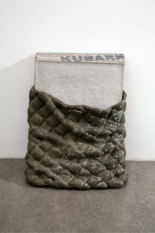 Perino & Vele, Kubarkbag, 2005, cartapesta (n° 13 fogli), vetroresina, pittura nitro, pastello, cm 68,5 x 58 x 37