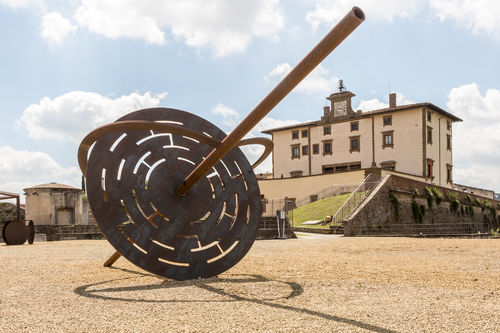 Eliseo Mattiacci, Le vie del cielo, 1995. Forte di Belvedere, Firenze