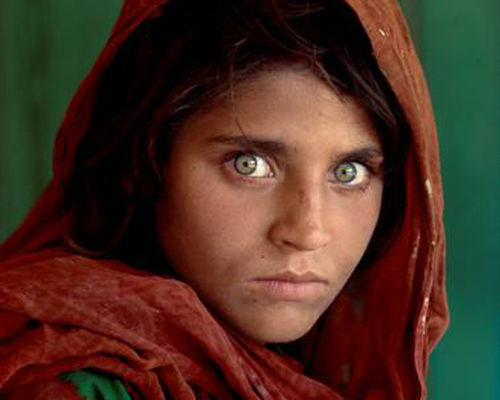 Steve McCurry, Sharbat Gula, ragazza afgana al campo profughi di Nasir Bagh vicino a Peshawar, Pakistan, 1984